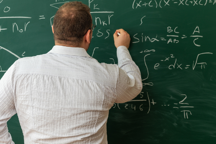 على هامش اليوم العالمي للرياضيات :  متى يتم تقنين رياضيات المدارس والجامعات ؟