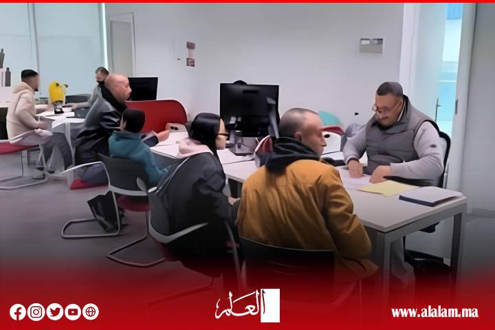 القنصلية المغربية بفالنسيا تواصل تعبئة استثنائية خلال عطلة العيد بروح مواطِنة