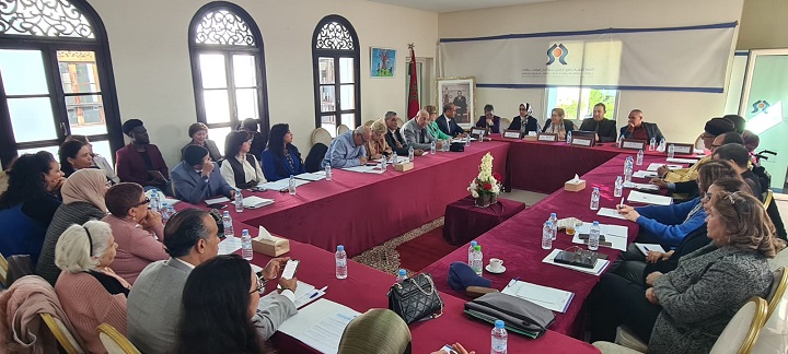 مائدة مستديرة بالبيضاء تناقش أفق تمكين النساء والفتيات من العدالة