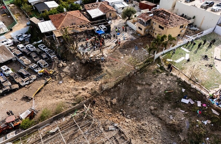 هل تحسم الحرب بتبادل القصف النووي بين إسرائيل وإيران؟