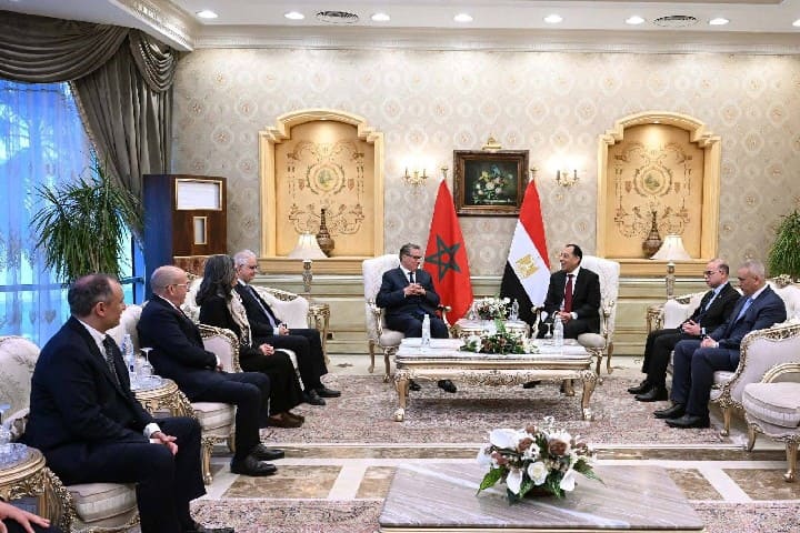 أخنوش يحل بالقاهرة لإطلاق أول لجنة تنسيق مغربية مصرية وتعزيز الشراكة الاستراتيجية