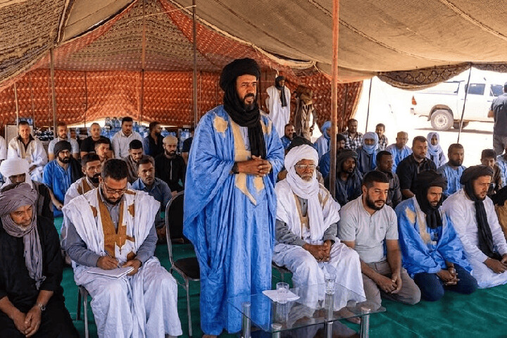 عشرات الغاضبين يعتصمون بخيمة قبالة مقر قيادة البوليساريو