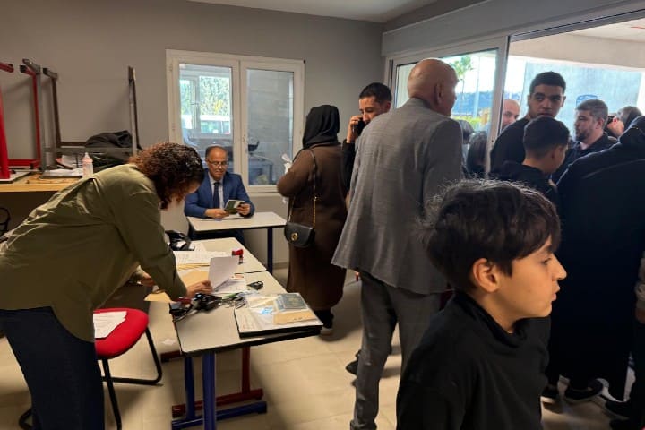 القنصلية المتنقلة للمغرب ببَاستيا: مبادرة متميزة في خدمة الجالية المغربية