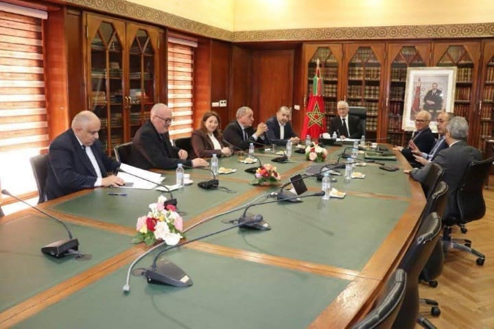 نزار بركة يقود لقاءا وزاريا بالرباط لبحث تسريع فك العزلة عن العالم القروي بالحسيمة وتعزيز البنية التحتية