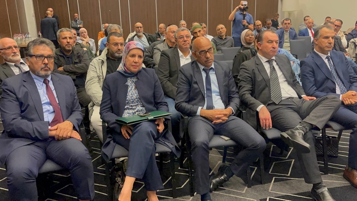 الجالية المغربية تنوه بمبادرة الأبواب المفتوحة التي تنظمها القنصليات المغربية في هولندا الجالية المغربية تنوه بمبادرة الأبواب المفتوحة التي تنظمها القنصليات المغربية في هولندا