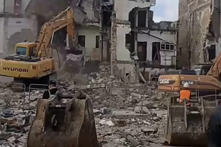 “درب الرماد” تحت الجرافات… عملية هدم واسعة تستنفر الدار البيضاء وتُشعل مشاعر الحسرة بالمدينة القديمة