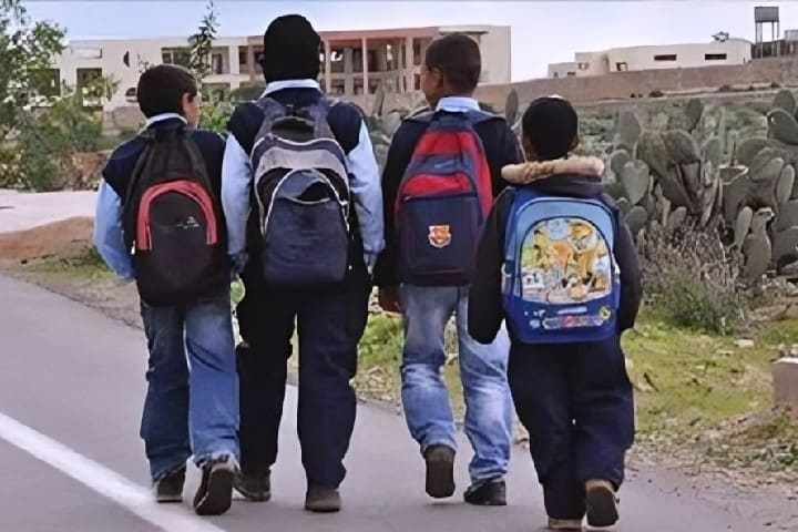 تلاميذ خارج أسوار المدارس… دعوات للاستثمار الإيجابي لزمن الفراغ