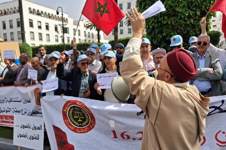 عدول المغرب في مواجهة مشروع 16-22 وصرخة مهنة تعتبر نفسها “في حكم الإعدام”
