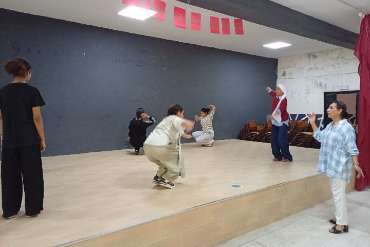 الفنانة فاطمة دويميك تؤطر ورشة “المسرح والتعبير الجسدي” بمشرع بلقصيري