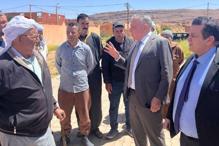 عامل إقليم فجيج يتفقد أوضاع الساكنة بقصر إش ويؤكد على أولوية التنمية المحلية
