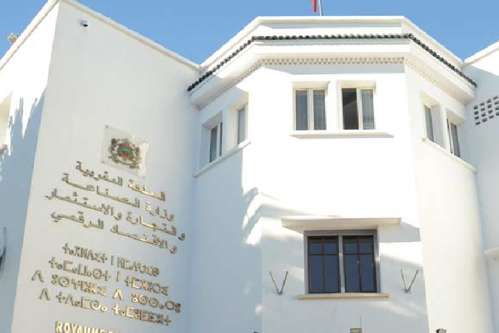 وزارة الصناعة والتجارة تواجه إغراق السيراميك الهندي بتحقيق يعيد رسم قواعد المنافسة.