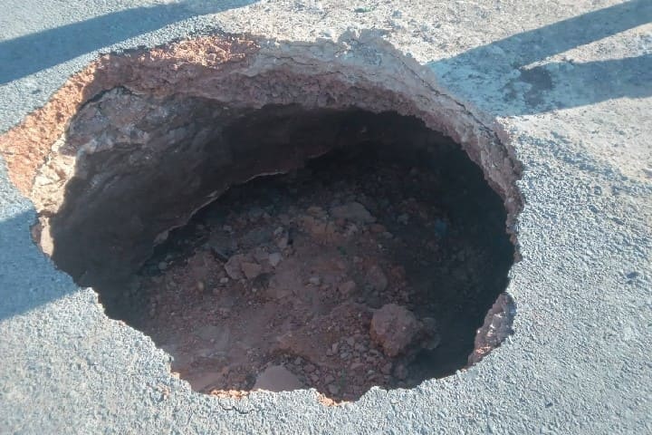 الجديدة: حفرة بطريق إقليمية تستنفر مختلف السلطات والأجهزة