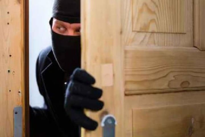 الأمن الجهوي بالحسيمة يفك لغز سرقة منزل بحي مالقا ويسترجع المسروقات في وقت قياسي