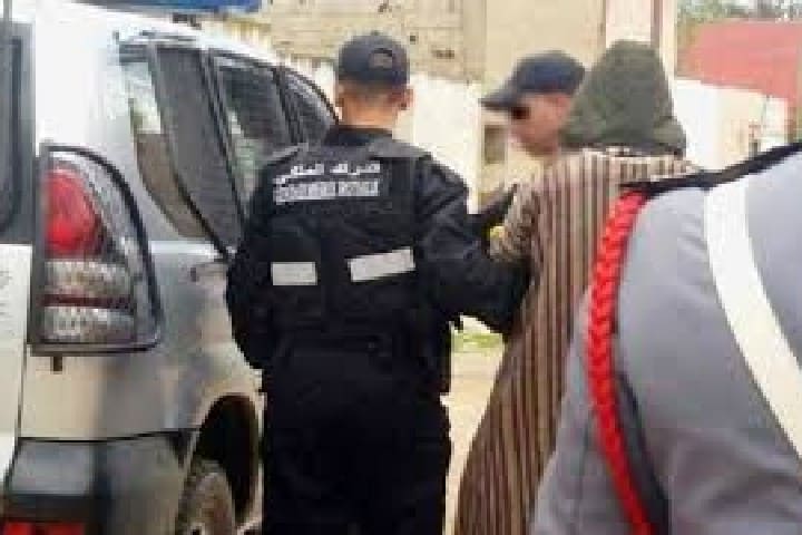 شخص يقتل والده ويلوذ بالفرار ودرك سيدي سليمان يوقع به