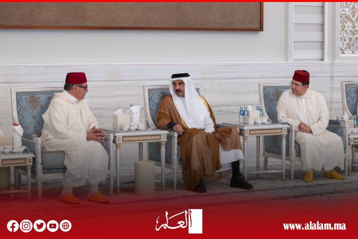 الملك محمد السادس يعزي أمير قطر في وفاة الشيخ حمد بن خليفة آل ثاني عبر أخنوش