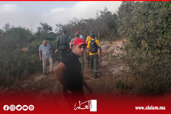 عامل إقليم أزيلال ينتقل إلى بؤرة الحريق بغابة أفوزار لتقييم الوضع وتنسيق عمليات الإطفاء