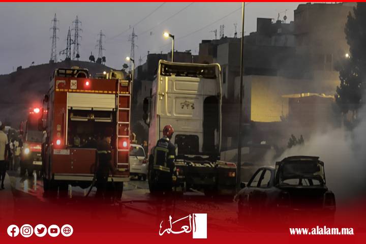 حريق يلتهم سيارة للنقل السري بأكادير ويعيد التحذير من مخاطر المركبات المعدلة
