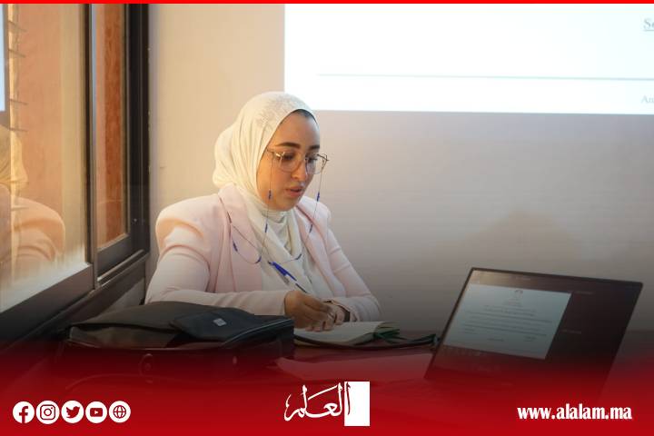 الطالبة آسيا زايد تناقش رسالة ماستر حول دور الوساطة في سوق الشغل بأكادير
