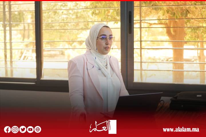 الطالبة آسيا زايد تناقش رسالة ماستر حول دور الوساطة في سوق الشغل بأكادير