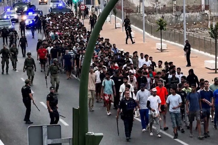 بين وهم «التغرير الرقمي» وصرامة القانون: تنسيق مغربي-إسباني لإعادة المهاجرين وحماية القاصرين
