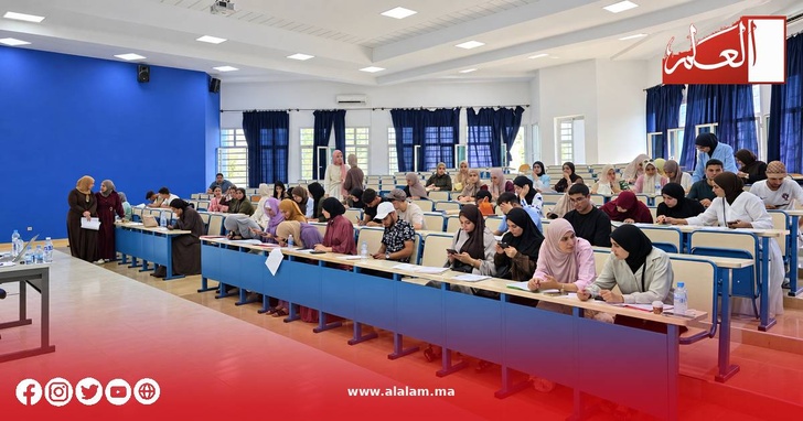 القاعة الجامعية والطلبة القاعة الجامعية والطلبة