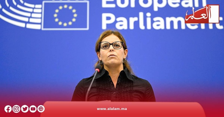 النائبة الأوروبية الإيطالية إيلاريا ساليس خلال ظهور صحفي داخل البرلمان الأوروبي النائبة الأوروبية الإيطالية إيلاريا ساليس خلال ظهور صحفي داخل البرلمان الأوروبي
