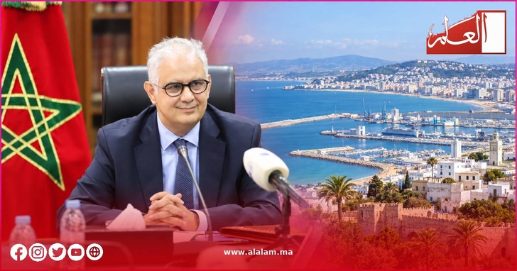الدكتور نزار بركة الأمين العام لحزب الاستقلال، في صورة مركبة مع مشهد لمدينة طنجة