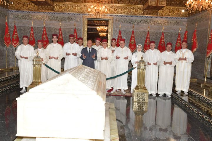 قيادة حزب الاستقلال تترحم على الروح الطاهرة للملكين الراحلين الحسن الثاني ومحمد الخامس بضريح العاصمة