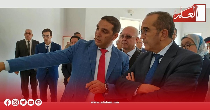 عامل إقليم الحسيمة يتفقد القاعات المخصصة للدراسة بالمقر المؤقت للكلية عامل إقليم الحسيمة يتفقد القاعات المخصصة للدراسة بالمقر المؤقت للكلية
