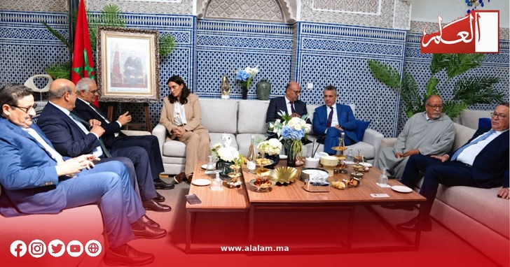نزار بركة والوفد المرافق خلال لقاء المشاورات الحكومية نزار بركة والوفد المرافق خلال لقاء المشاورات الحكومية