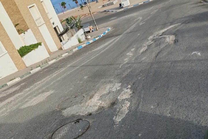 الحسيمة : تجزئة بادس بالحسيمة.. تدهور البنية التحتية يثير استياء الساكنة ومطالب بإعادة تأهيل الشوارع