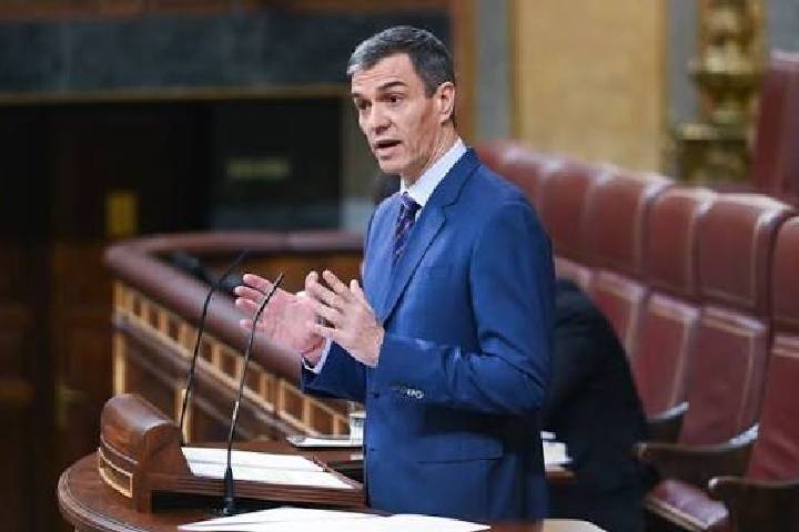 اليمين يصعد ضد سانشيز بسبب سياسة الهجرة.. والقصر يختار توقيتا بالغ الحساسية لزيارة سبتة ومليلية المحتلتين