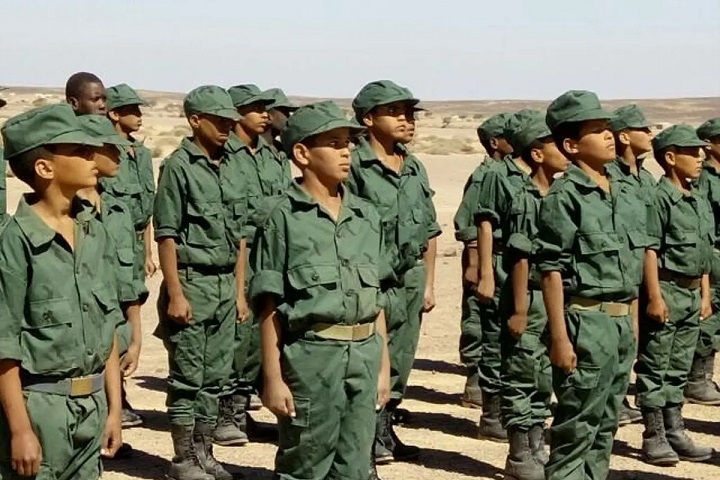 أصوات حقوقية أممية تُعري فضائح تجنيد الأطفال بمخيمات تندوف