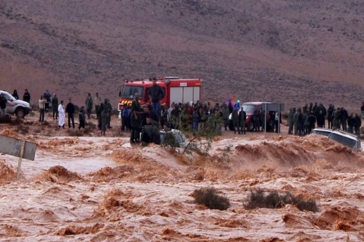 إقليم الحوز: إعادة فتح الطرق والمسالك المحورية المتضررة جراء التساقطات الرعدية القوية