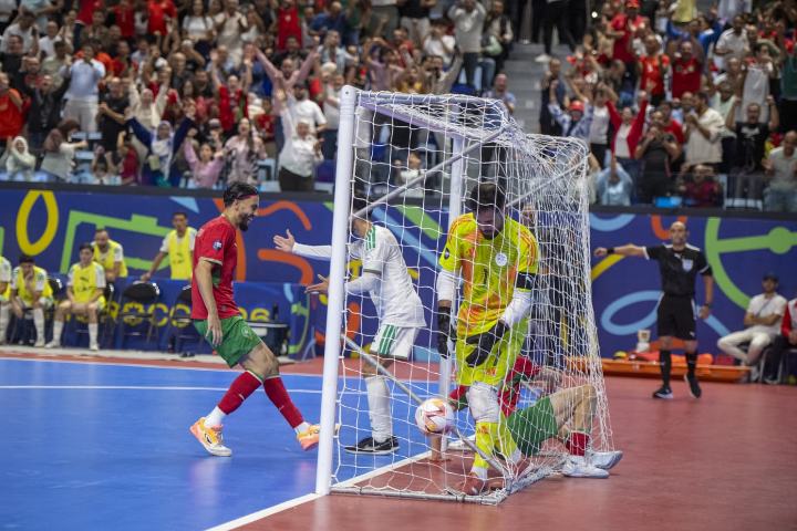 أسود القاعة يكتسحون المنتخب الجزائري برباعية نظيفة في افتتاح كان المغرب للفوتسال