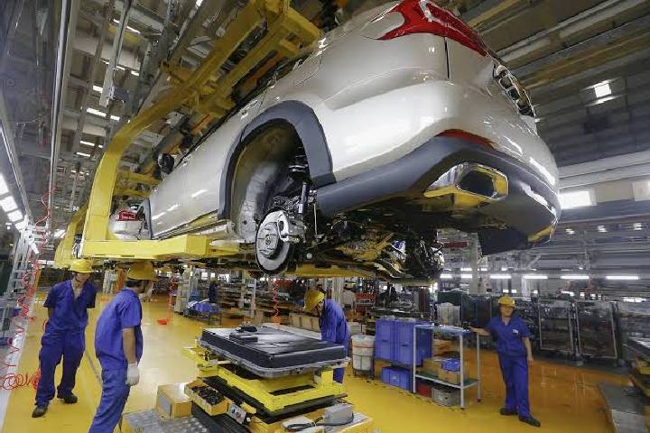 منصة أمريكية تبرز تبوأ المغرب موقعاً مثالياً لفرض نفسه كقطب عالمي في صناعة السيارات الكهربائية