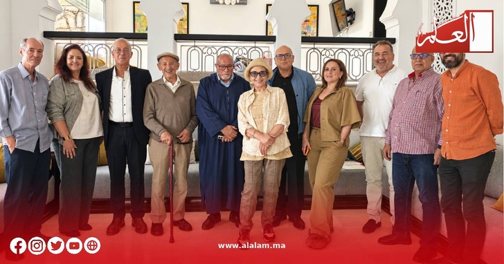 أعضاء مركز الذاكرة المشتركة خلال الزيارة التكريمية للدكتور محمد النشناش بطنجة أعضاء مركز الذاكرة المشتركة خلال الزيارة التكريمية للدكتور محمد النشناش بطنجة