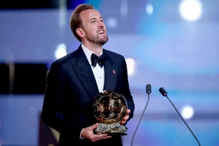 الكرة الذهبية تكرس منطق "التكريم" على حساب "المنافسة" وتضرب مصداقية الاستحقاق