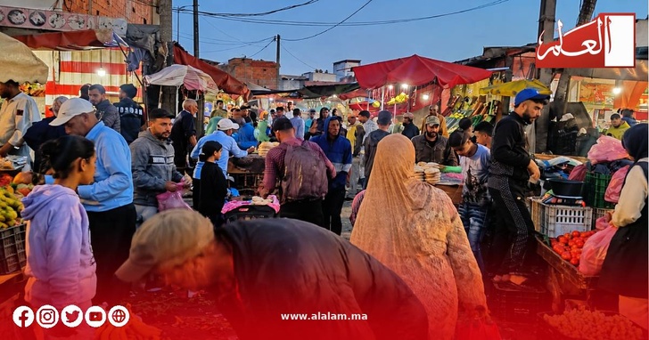 شكاوى من انتشار الباعة الجائلين بشوارع سيدي علال التازي