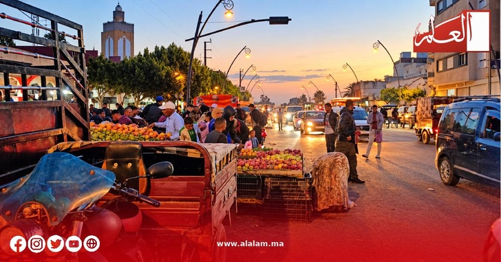شكاوى من انتشار الباعة الجائلين بشوارع سيدي علال التازي شكاوى من انتشار الباعة الجائلين بشوارع سيدي علال التازي