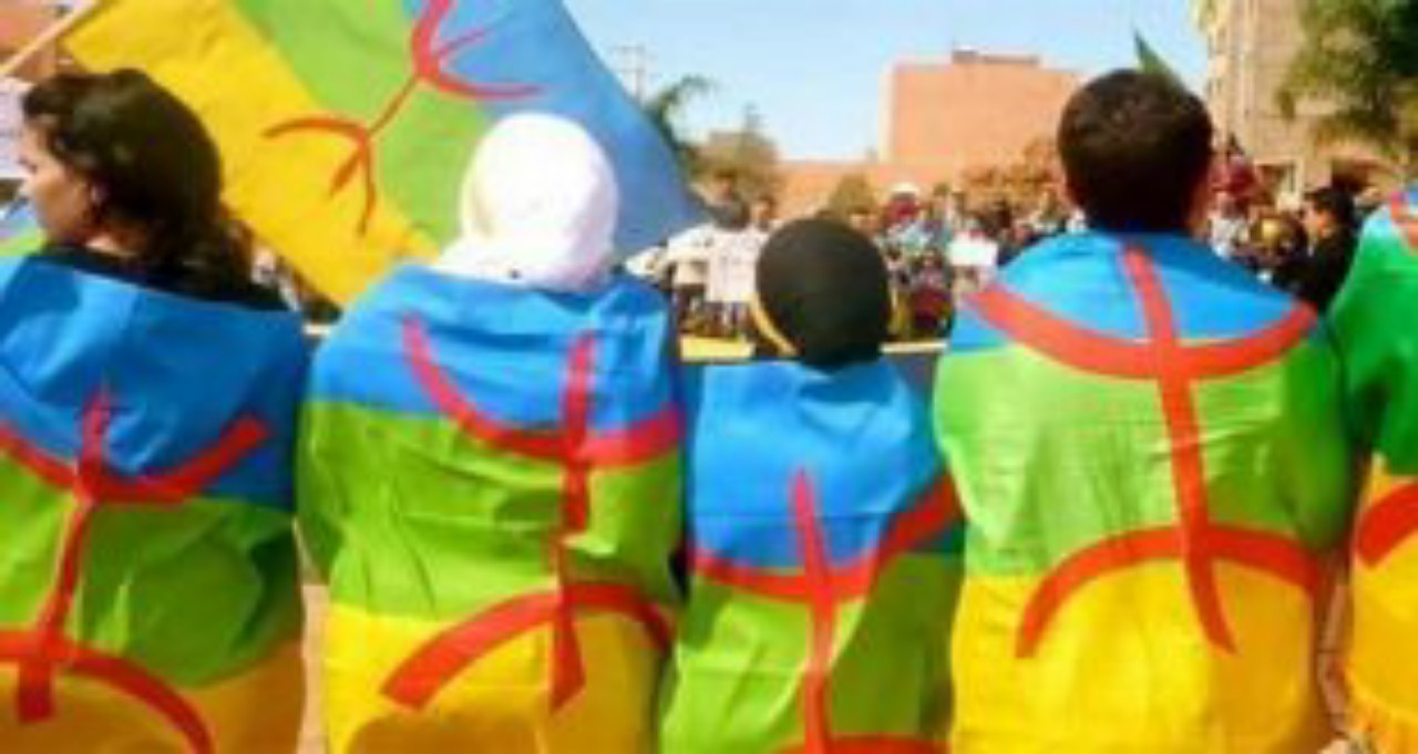 أمازيغ غاضبون لتعويض الأمازيغية بالفرنسية في الوثائق الإدارية أمازيغ غاضبون لتعويض الأمازيغية بالفرنسية في الوثائق الإدارية