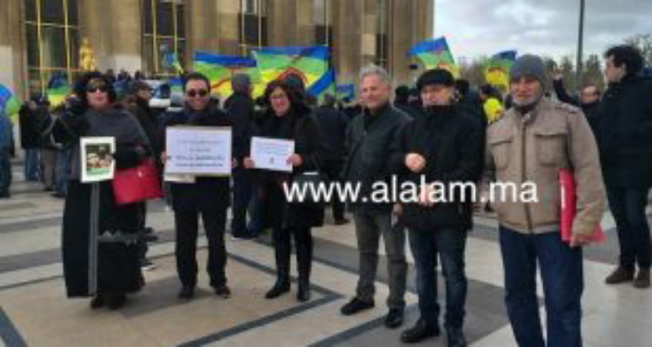 أمازيغ فرنسا يخرجون في وقفة إحتجاجية بباريس أمازيغ فرنسا يخرجون في وقفة إحتجاجية بباريس