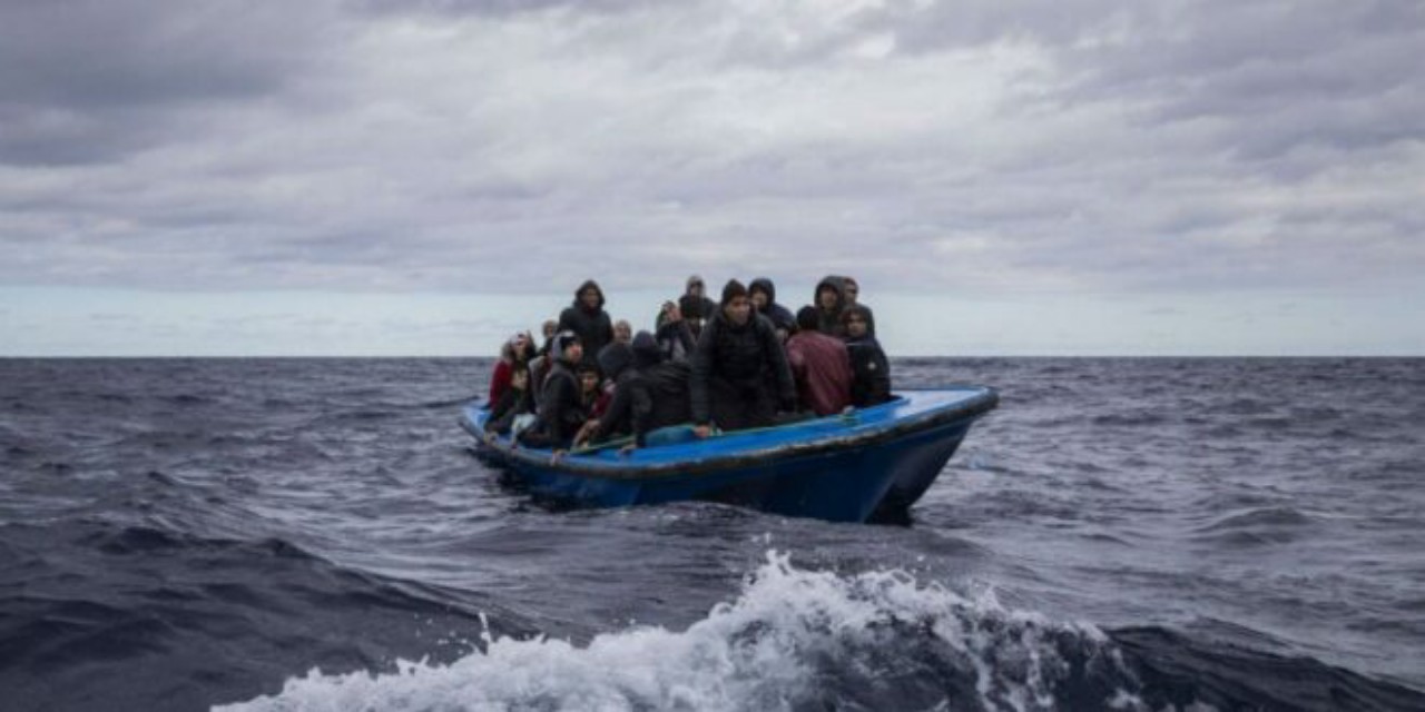 اعتقال متهم بالنصب تحت غطاء الهجرة السرية اعتقال متهم بالنصب تحت غطاء الهجرة السرية