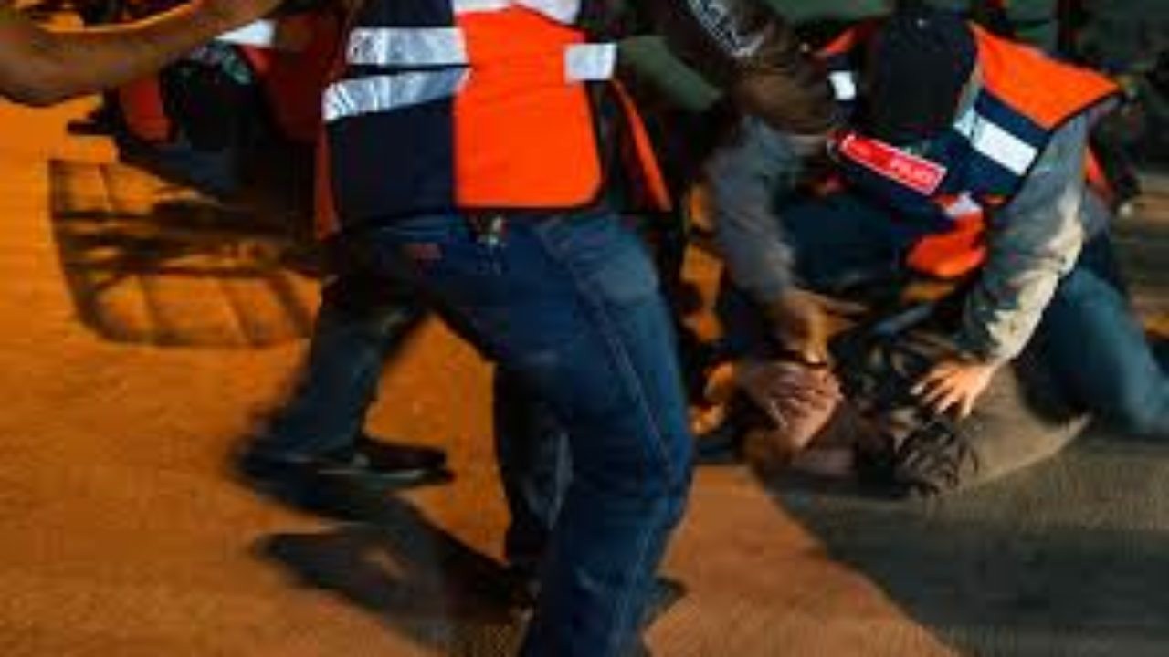 شرطة طنجة توقع بمروج للكوكايين بعد مطاردة هوليودية شرطة طنجة توقع بمروج للكوكايين بعد مطاردة هوليودية