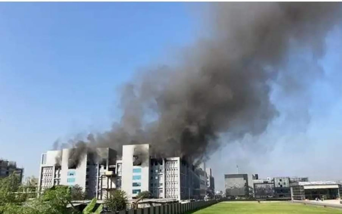 حريق مهول يضرب منطقة مختبرات انتاج لقاح كوفيد 19 بالهند