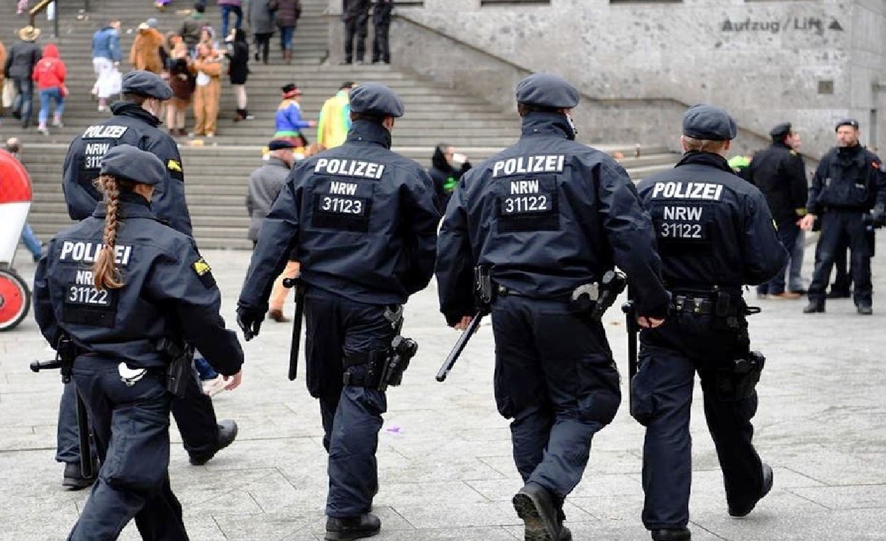 إصابات خطيرة بـ«حادث طعن» في «ألمانيا» واعتقال المنفذ إصابات خطيرة بـ«حادث طعن» في «ألمانيا» واعتقال المنفذ