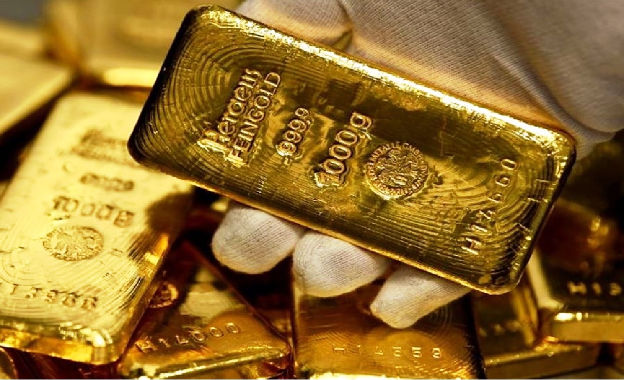 كيفَ سينهي الذهب الشهر في ظل صعود الدولار؟