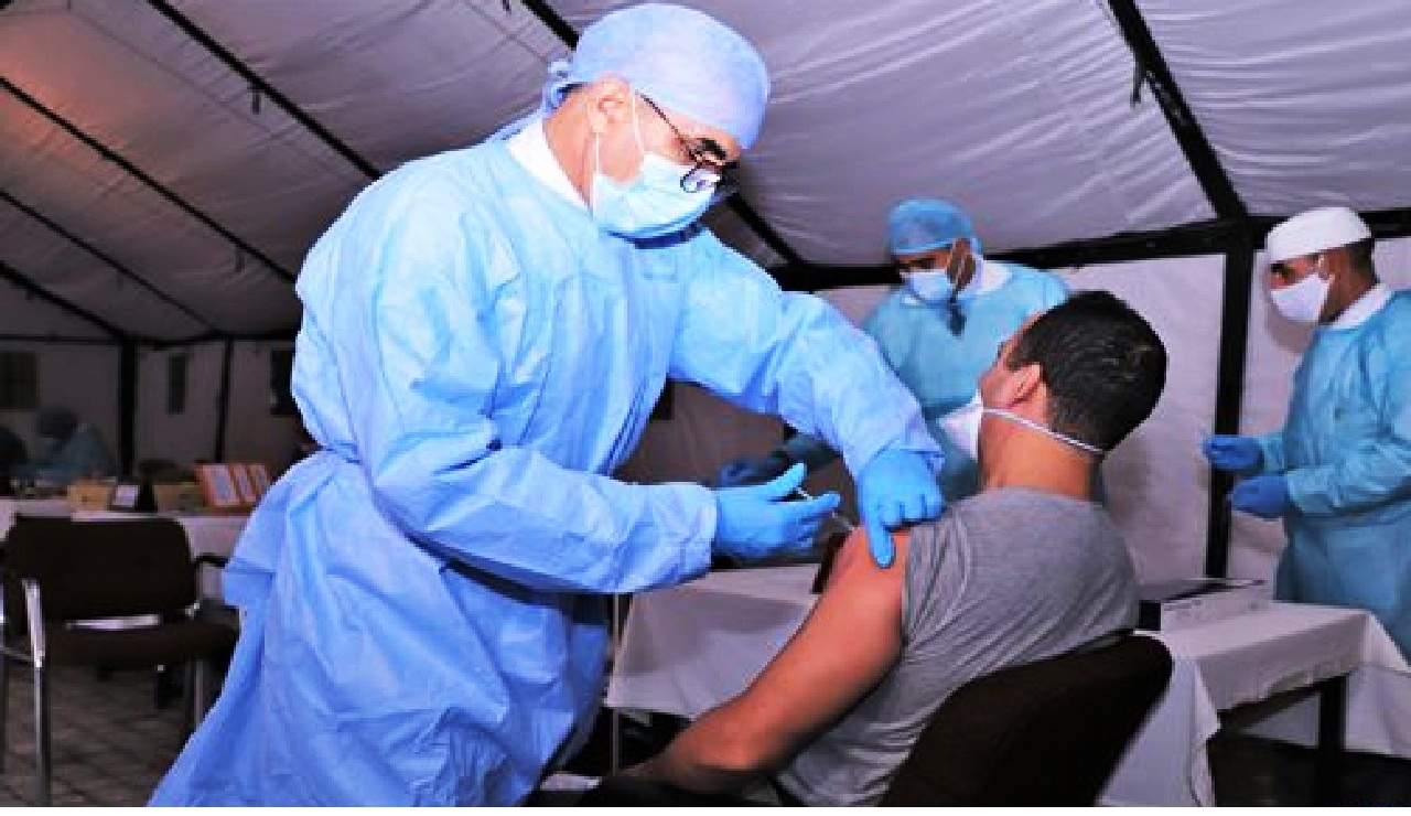 انطلاق عملية التلقيح ضد كورونا في صفوف القوات المسلحة الملكية انطلاق عملية التلقيح ضد كورونا في صفوف القوات المسلحة الملكية