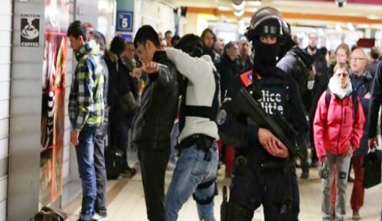 هجوم مسلح في مترو أنفاق بـ«بلجيكا» هجوم مسلح في مترو أنفاق بـ«بلجيكا»