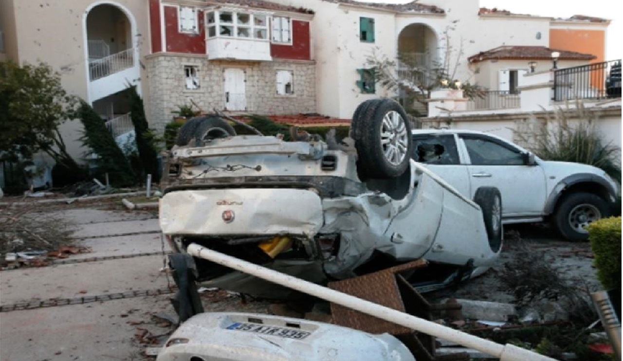 إعصار يضرب إقليم «إزمير» التركي وإصابة 16 شخصاً